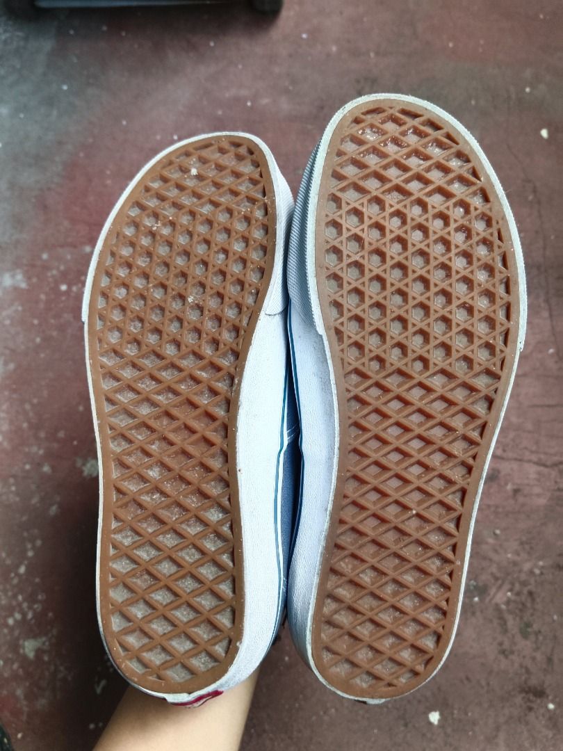 Vans Authentic Navy (Category: Sneakers) located in Caloocan City. Submitted by mightyturtle_14 (Listing ID 1461083494, Image 2). Description: FOR SALE: Vans Authentic (Original) 💙 Lightly used (3–4x lang nasuot) ✅ No sole damage ✅ Looks almost brand new ✅ Never nalabhan/nabasa kaya medyo maalikabok lang ❌ No original box 📌 RFS: Wrong size (too big for me) 💰 price is slightly negotiable, drop your offer.