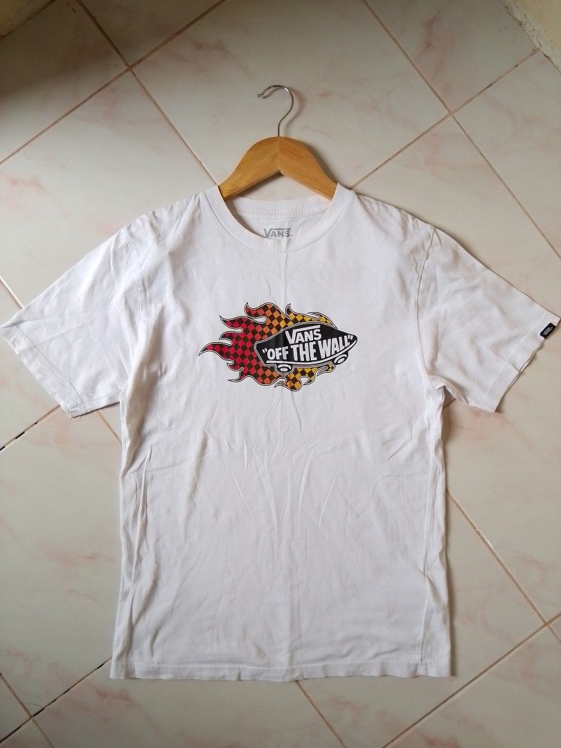 VANS flame youth •made in georgia (Category: Tshirts & Polo Shirts ) located in Batangas. Submitted by 68.thrifts (Listing ID 1461002837, Image 1). Description: size: 16.5 x 24 color rate: 8/10 📌 need wash.