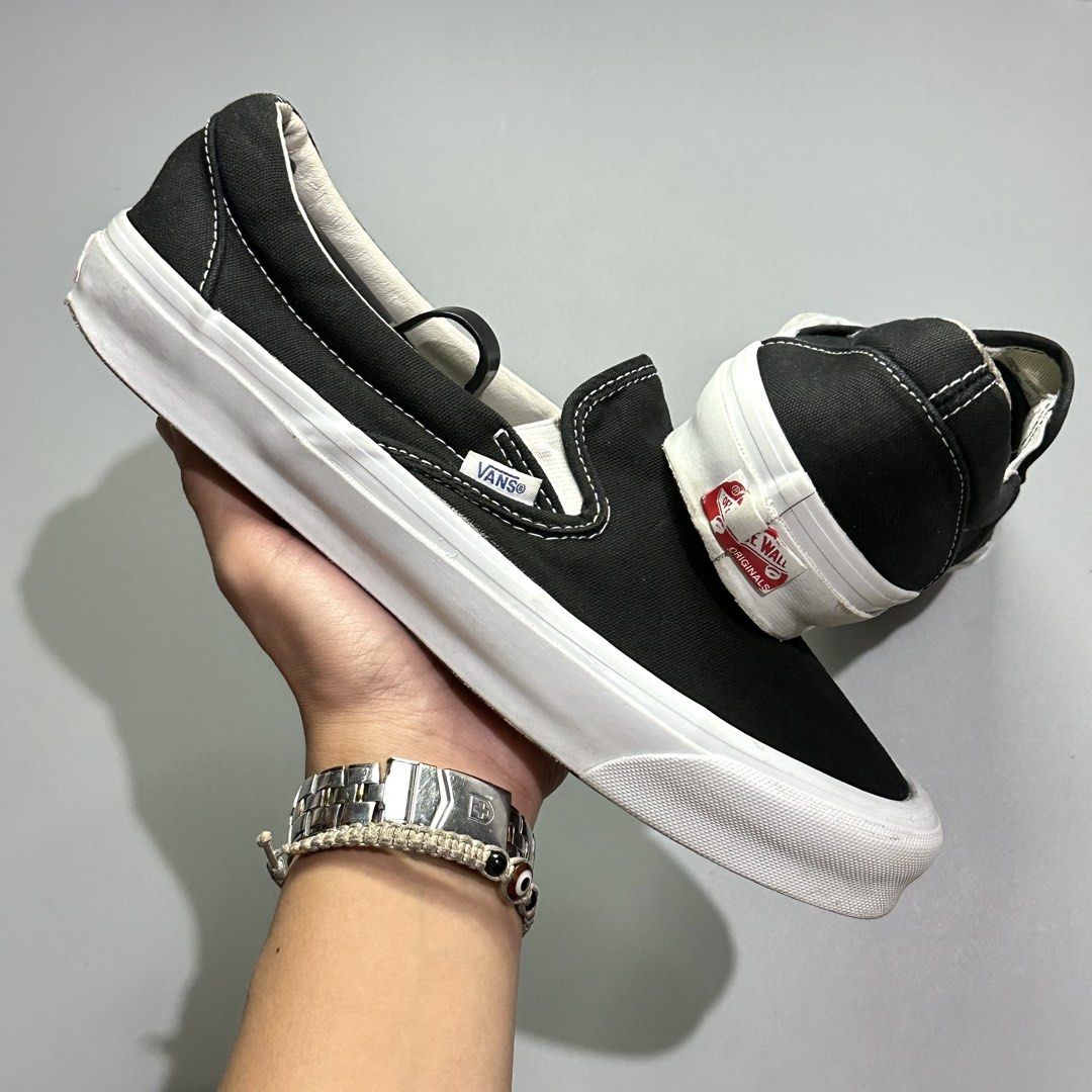 VANS VAULT SLIP ON (Category: Sneakers) located in Baguio. Submitted by macshop_items (Listing ID 1460972928, Image 2). Description: VANS VAULT SLIP ON - Size 10us(28cm) - Excellent condition - Signs of usage ₱ 2,480 + sf.
