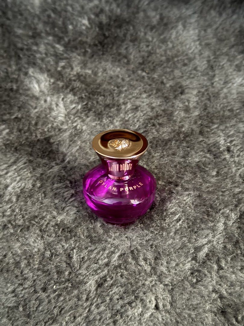 Versace Dylan Purple EDP 5ml (Category: Fragrance & Deodorants) located in Manila. Submitted by carlydeclutz22 (Listing ID 1461068937, Image 1). Description: Versace Dylan Purple EDP 5ml - Mini dab-type perfume - Floral fruity scent - Bought for 650 - Save 250! .