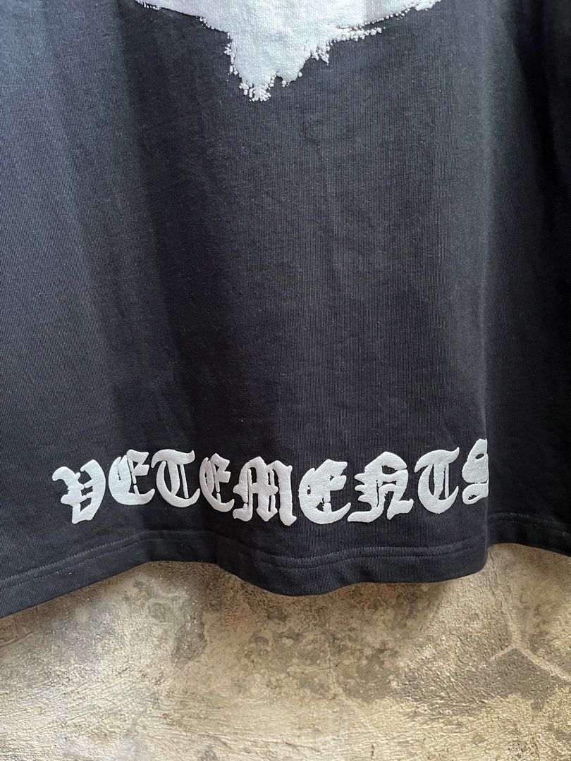 VETEMENTS (Category: Tshirts & Polo Shirts ) located in Cagayan de Oro. Submitted by rewornthriftph (Listing ID 1460924458, Image 3). Description: width: 23.5 length: 30 large to xl | OVERSIZED also on medium Color rate: 9.5/10 Issue: In EXCELLENT Condition See details and reference on slides Payment Methods: GCASH/JNT PLS MANAGE YOUR EXPECTATIONS. THRIFT ITEMS, NO CANCELLATION ₱2000.