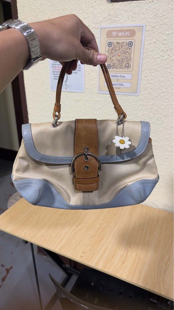 Vintage Coach Daisy Soho Bag (Category: Shoulder Bags) located in Dinalupihan. Submitted by hell.thrift (Listing ID 1461068685, Image 3). Description: Vintage soho bag Slightly use .