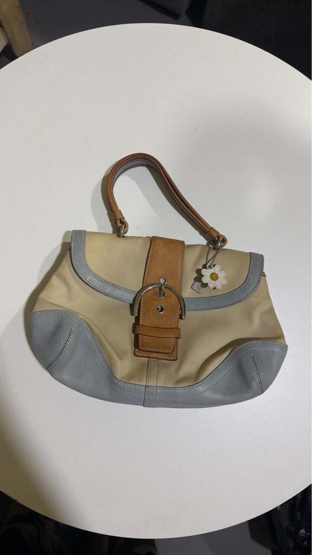 Vintage Coach Daisy Soho Bag (Category: Shoulder Bags) located in Dinalupihan. Submitted by hell.thrift (Listing ID 1461068685, Image 1). Description: Vintage soho bag Slightly use .