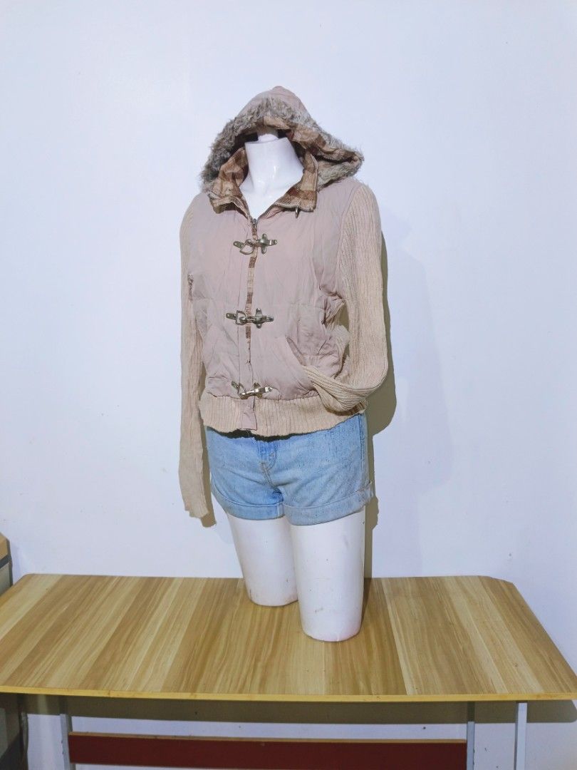 VINTAGE Glimmer Hooded Jacket with Toggle Closures (Category: Luxury Apparel) located in Bayambang. Submitted by meowww1819 (Listing ID 1461076887, Image 3). Description: - Beige and tan hooded jacket - Features toggle closures - Cozy plaid lining - Knit sleeves - Estimated size S-M - Perfect for layering.