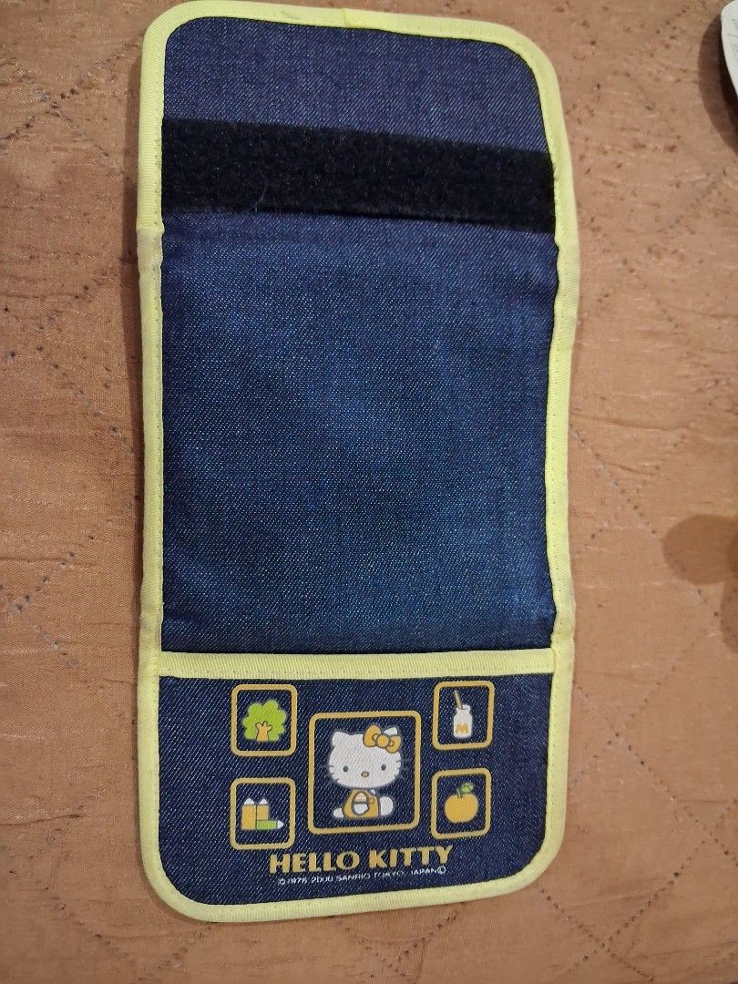 Vintage Hello Kitty Bifold Wallet (Category: Wallets & Card holders) located in Aguinaldo. Submitted by shrimpytrinkies (Listing ID 1460998217, Image 2). Description: .