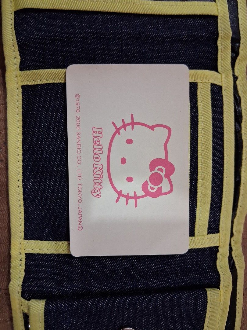Vintage Hello Kitty Bifold Wallet (Category: Wallets & Card holders) located in Aguinaldo. Submitted by shrimpytrinkies (Listing ID 1460998217, Image 3). Description: .