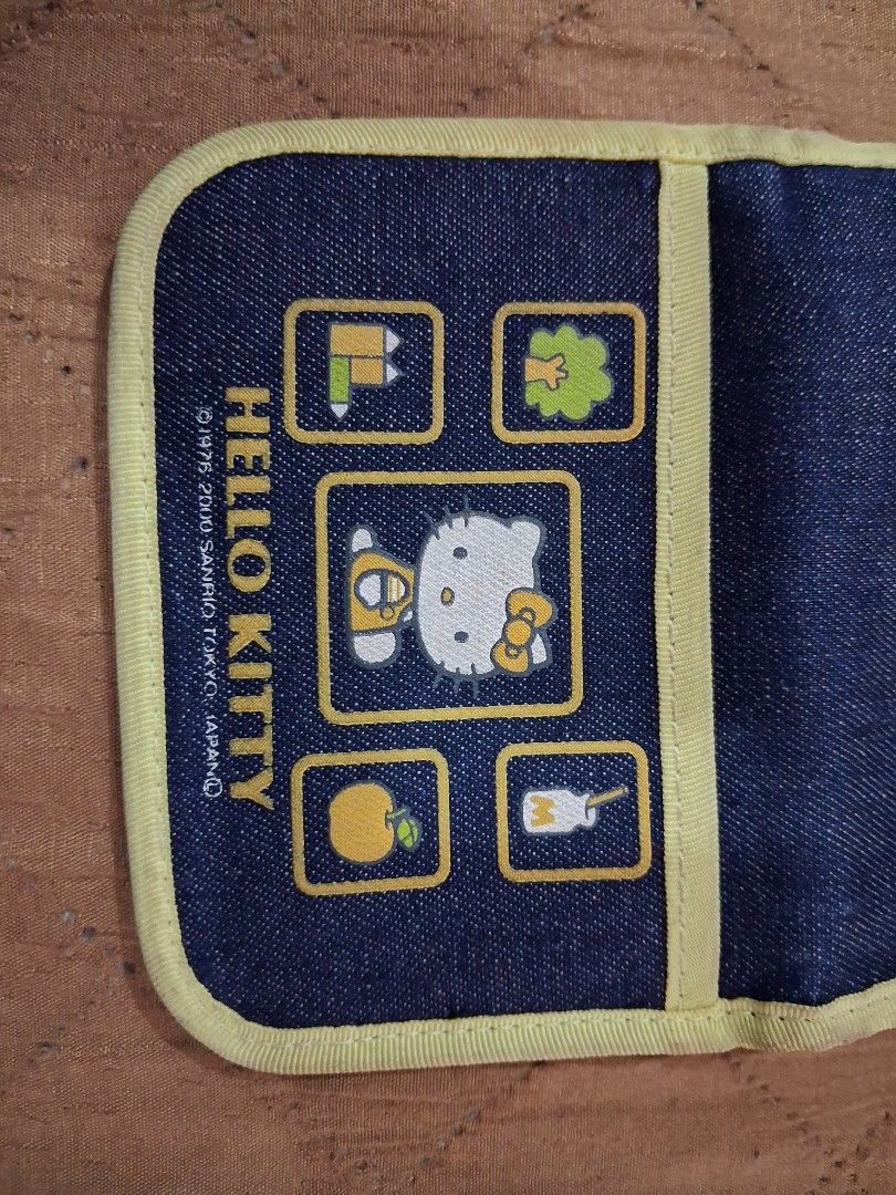 Vintage Hello Kitty Bifold Wallet (Category: Wallets & Card holders) located in Aguinaldo. Submitted by shrimpytrinkies (Listing ID 1460998217, Image 1). Description: .
