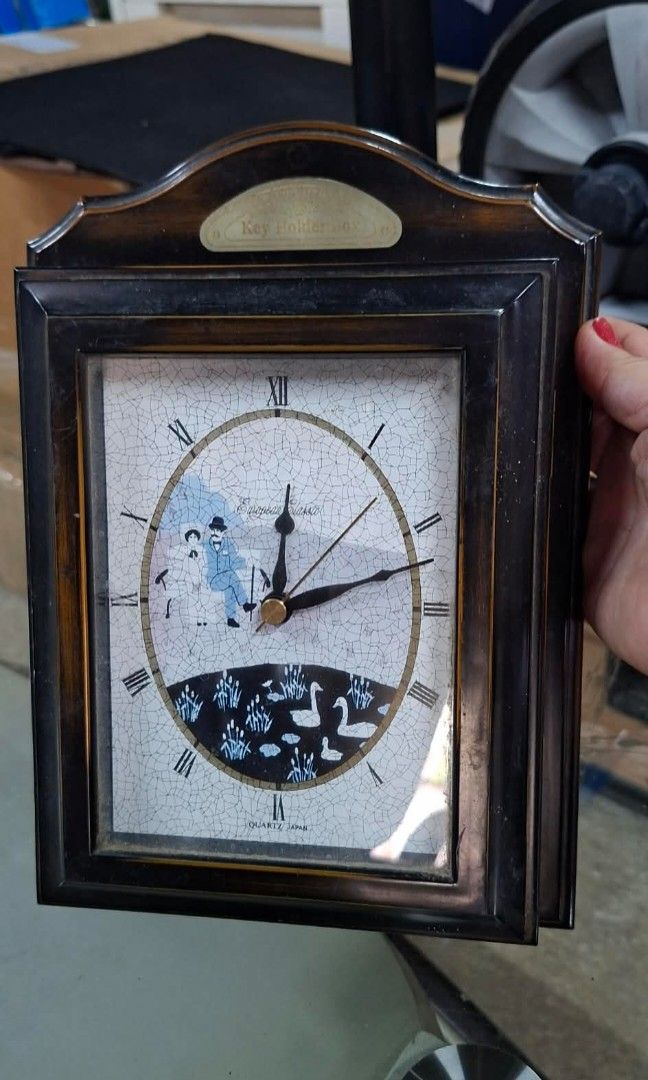 Vintage Japan Wall Clock with Key Holder (Category: Clocks) located in San Fernando. Submitted by shekinahglorysurplus (Listing ID 1461020933, Image 2). Description: JAPAN MADE🇯🇵🇯🇵🇯🇵 WOOD BODY sa loob gold Key Holder 4 pcs hook sa loob varnishan lang super good as new na ‼️price ko 500 lang may vintage wallclock kana may secret key holder pa hehe‼️ loc- San Fernando Pampanga pwd meet up, delivery if malayo j&t with box and triple bubblewrap