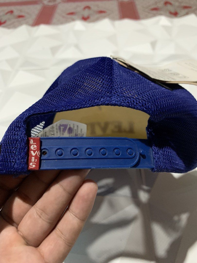 Vintage Levis trucker cap (Category: Caps & Hats) located in Alubijid. Submitted by braecel17 (Listing ID 1460971904, Image 3). Description: Vintage Levis Trucker Cap One Size excellent condition .