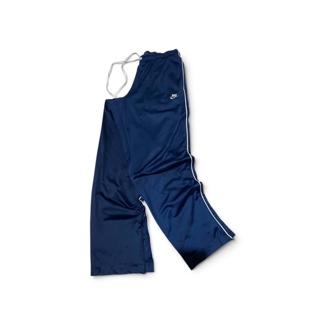 VINTAGE Nike Navy Blue Track Pants Snap Button (Category: Joggers) located in Santa Cruz. Submitted by pagkaliwag03487 (Listing ID 1461056176, Image 1). Description: ISSUE:FADINGS/SIRA SA LAGAYAN NG LACE.