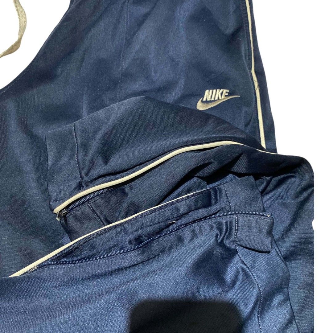 VINTAGE Nike Navy Blue Track Pants Snap Button (Category: Joggers) located in Santa Cruz. Submitted by pagkaliwag03487 (Listing ID 1461056176, Image 2). Description: ISSUE:FADINGS/SIRA SA LAGAYAN NG LACE.