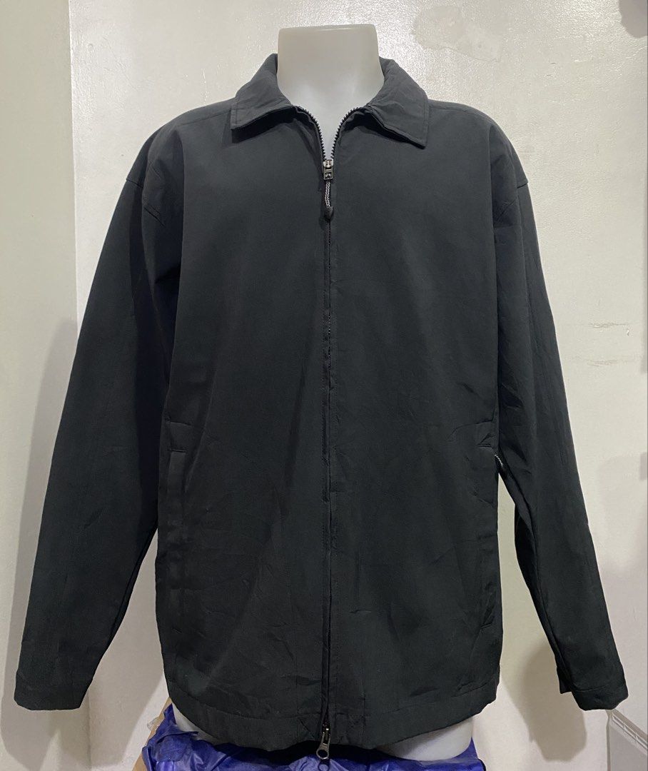 Vintage Nike Sphere Pro Black Jacket XL (Category: Coats, Jackets and Outerwear) located in Baliuag. Submitted by macyjoythrift (Listing ID 1459475133, Image 1). Description: - Black Nike Sphere Pro Jacket - Size XL - Made in Sri Lanka - Features a gold Nike swoosh on the sleeve - Zipper closure - Ideal for casual wear or sports activities.