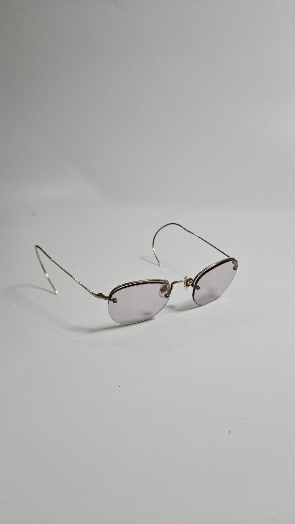Vintage shuron 12k gf Rimless Glasses (Category: Sunglasses & Eyewear) located in Alfonso. Submitted by jbcamet (Listing ID 1461037689, Image 1). Description: - Vintage rimless glasses - 12K gold-filled frame - Unique and classic design - Clear lenses with a slight tint - Lightweight and comfortable - Ideal for collectors or retro fashion enthusiasts.