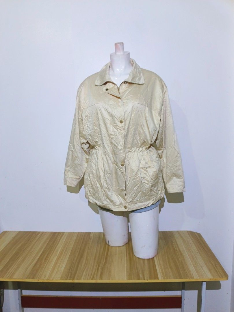 VINTAGE Slazenger Beige Jacket - Size Large (Category: Luxury Apparel) located in Bayambang. Submitted by meowww1819 (Listing ID 1461078023, Image 3). Description: - Slazenger beige jacket - Size: Large - Drawstring waist for adjustable fit - Button and zip closure - Two front pockets - Ideal for casual wear and layering.