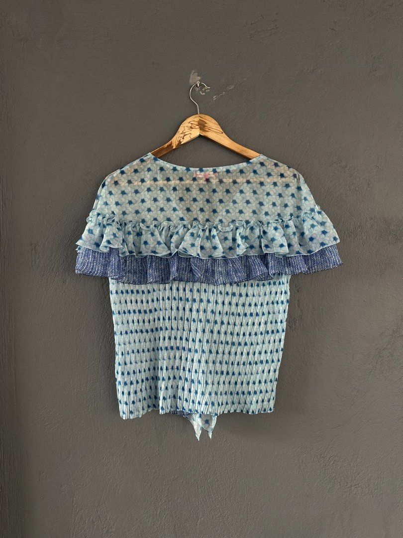 Vivienne Tam - Mesh top (Category: Blouses) located in Pasig City. Submitted by worn2wice (Listing ID 1460976785, Image 2). Description: Size Medium Measurements (in) Width 19 Length 22.5 Excellent condition No copyright infringement intended. This post is for resale purposes only. All trademarks, logos, and brand names belong to their respective owners..