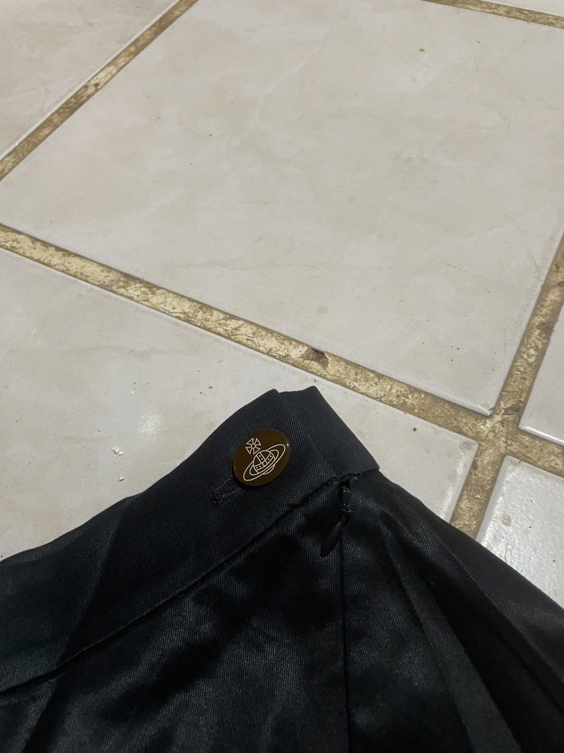 vivienne westwood skirt (Category: Skirts) located in Iligan City. Submitted by yolkfinds (Listing ID 1461113901, Image 2). Description: swipe for detailed pictures 25 waistline 20 length.