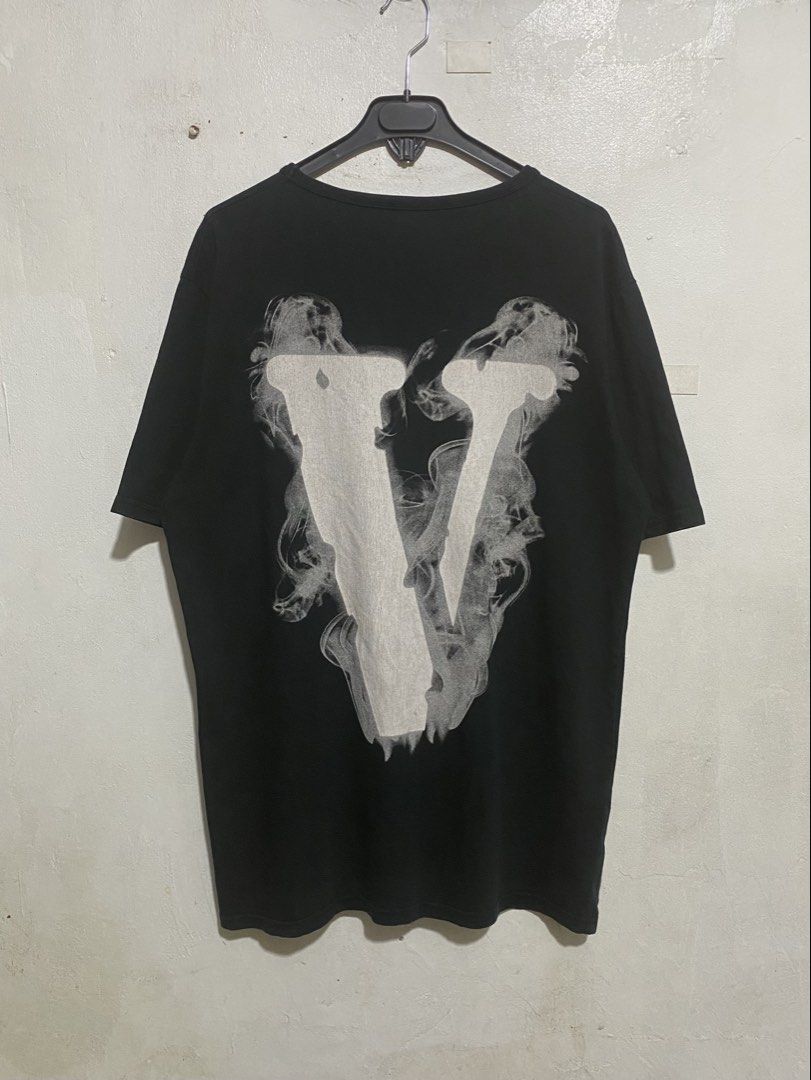 VLONE SMOKE TSHIRT (Category: Tshirts & Polo Shirts ) located in Caloocan City. Submitted by alexahvaldez (Listing ID 1461087565, Image 2). Description: NEGO FOR SURE BUYER 22 / 30 EXCELENT CONDITION CUT NECK BUT COMPLETE WASHTAG.