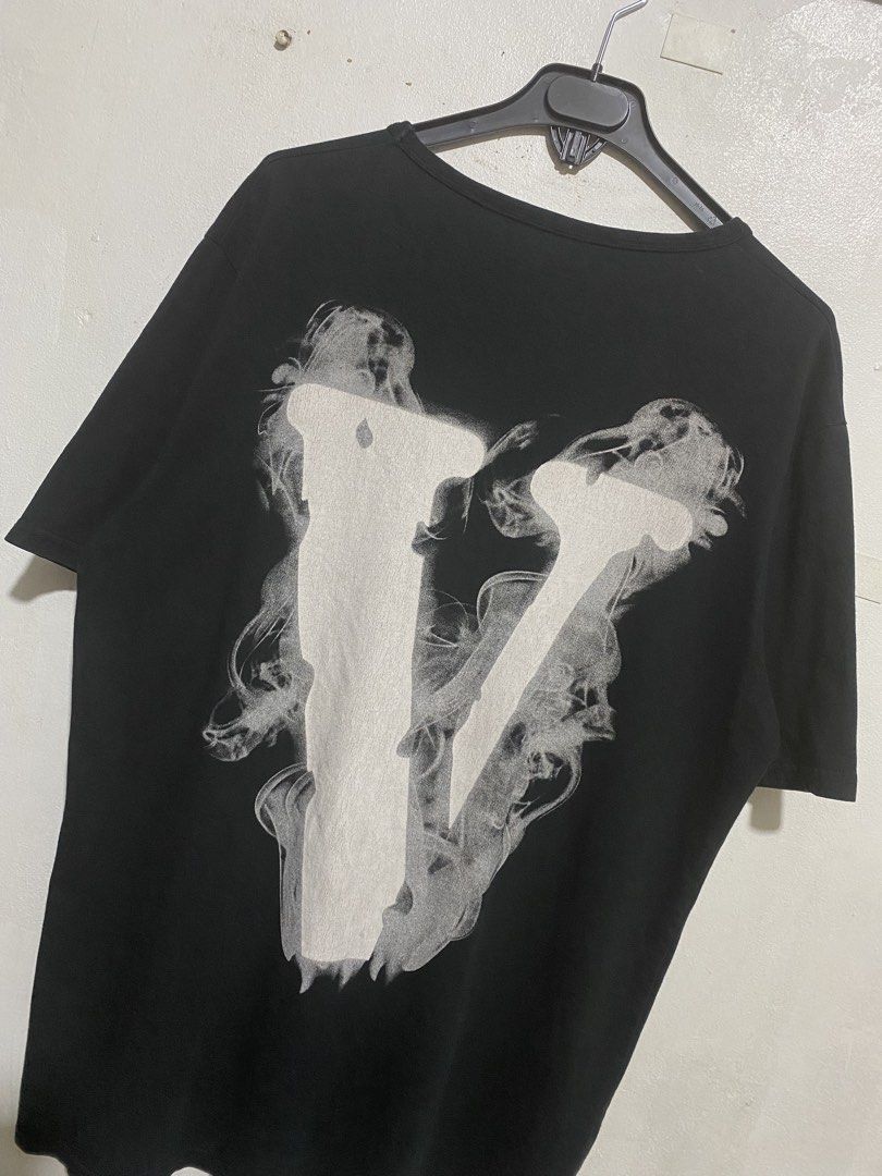 VLONE SMOKE TSHIRT (Category: Tshirts & Polo Shirts ) located in Manila. Submitted by brndn.rgld (Listing ID 1461102471, Image 2). Description: NEGO FOR SURE BUYER 22 / 30 GREAT CONDITION CUT NECKTAG BUT STILL PRESENTABLE.