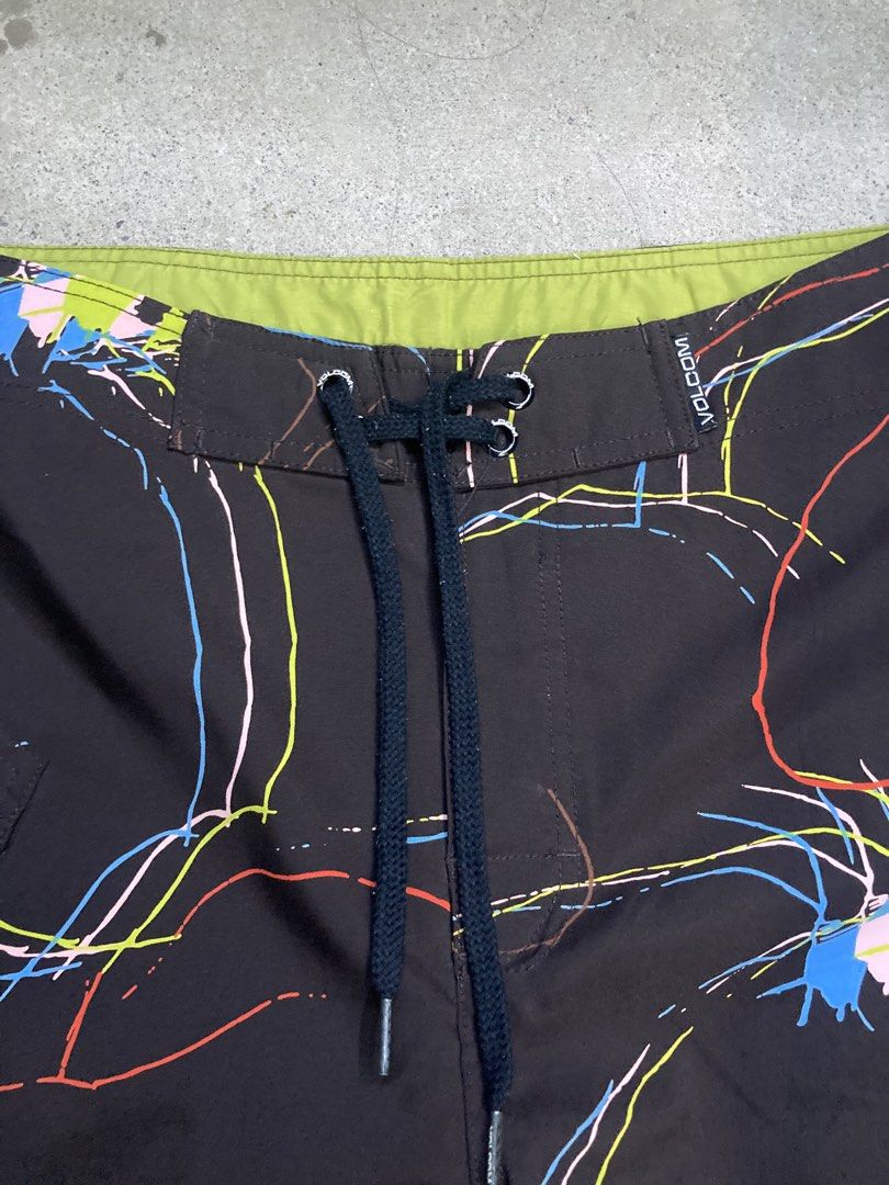 Volcom Board Shorts Size 34 Black Abstract Print (Category: Shorts) located in Manila. Submitted by vallestagr33229 (Listing ID 1461060795, Image 2). Description: - Brand: Volcom - Size: 34 on tag 36in cm - Color: choco brown with abstract print -Length: 23 -Good as new .