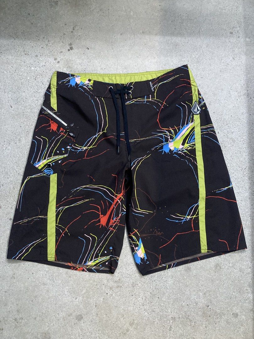 Volcom Board Shorts Size 34 Black Abstract Print (Category: Shorts) located in Manila. Submitted by vallestagr33229 (Listing ID 1461060795, Image 1). Description: - Brand: Volcom - Size: 34 on tag 36in cm - Color: choco brown with abstract print -Length: 23 -Good as new .