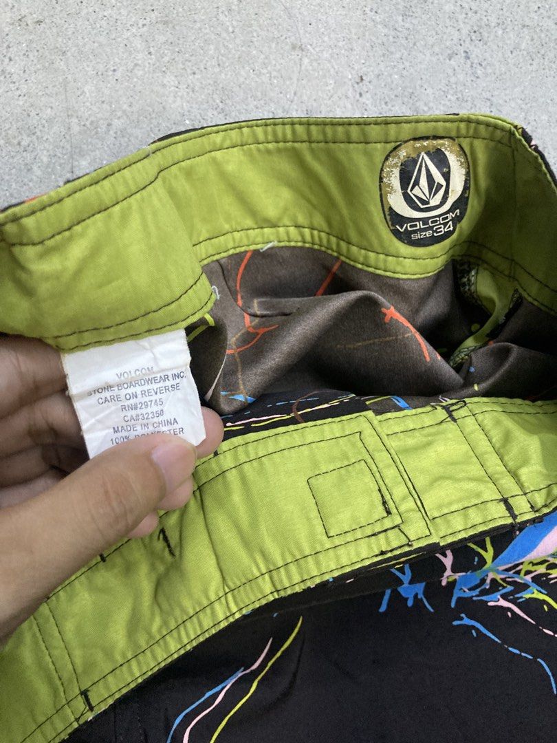 Volcom Board Shorts Size 34 Black Abstract Print (Category: Shorts) located in Manila. Submitted by vallestagr33229 (Listing ID 1461060795, Image 3). Description: - Brand: Volcom - Size: 34 on tag 36in cm - Color: choco brown with abstract print -Length: 23 -Good as new .