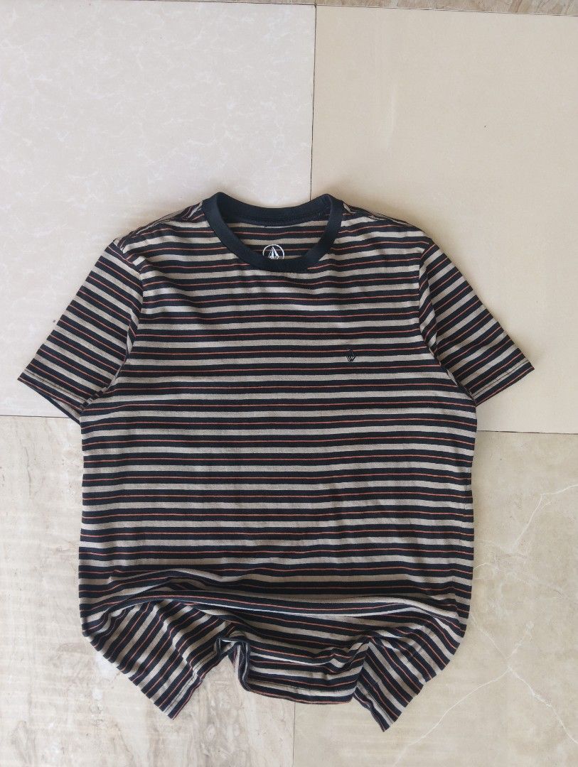 Volcom Striped T-Shirt M/M (Category: Tshirts & Polo Shirts ) located in Digos. Submitted by cebor (Listing ID 1460971721, Image 1). Description: -VOLCOM -MEDIUM -EXCELLENT CONDITION -CR:9.8/10.
