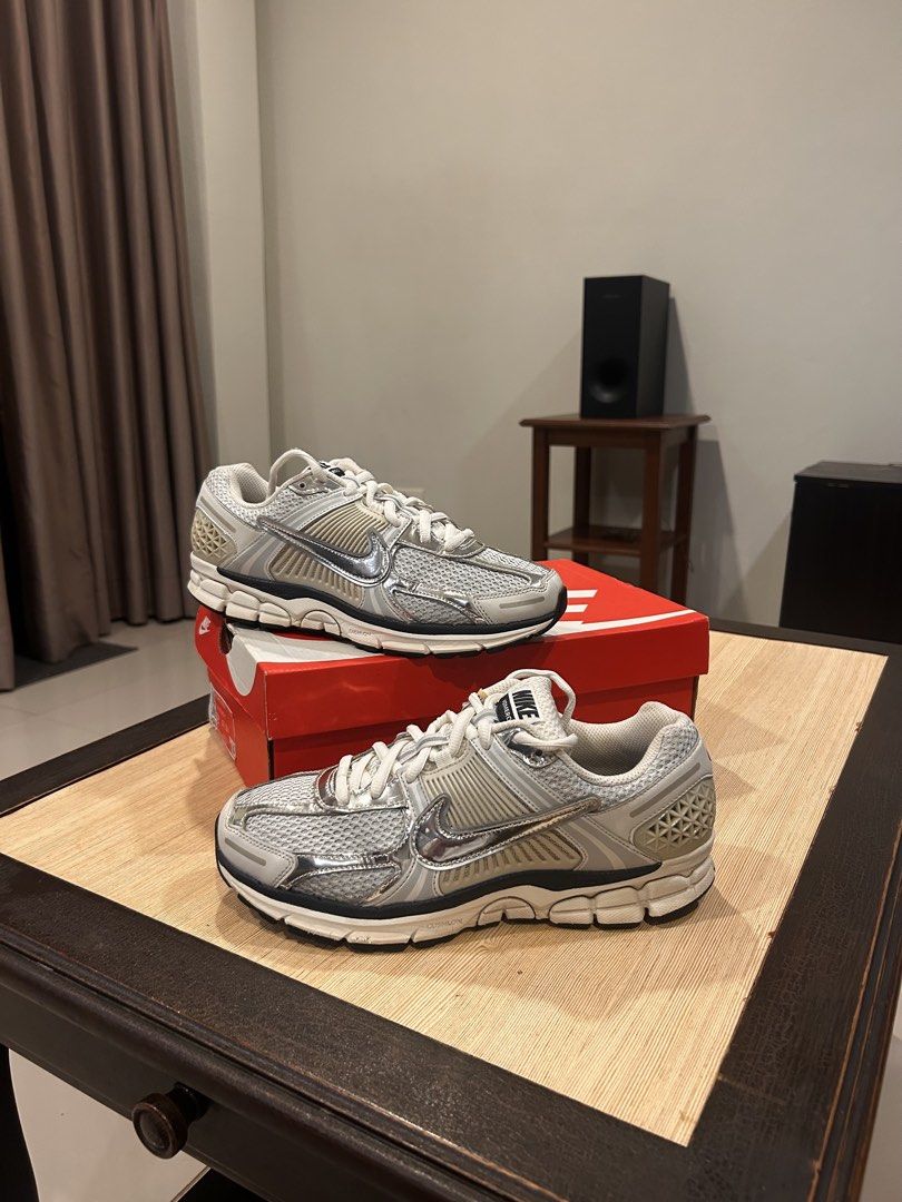Vomero 5 ’Photon dust’ (Category: Sneakers) located in Manila. Submitted by southdealss (Listing ID 1461091642, Image 2). Description: •Size 9.5 mens / 11 womens.
