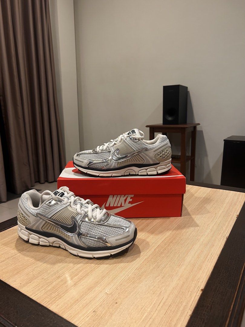 Vomero 5 ’Photon dust’ (Category: Sneakers) located in Manila. Submitted by southdealss (Listing ID 1461091642, Image 1). Description: •Size 9.5 mens / 11 womens.