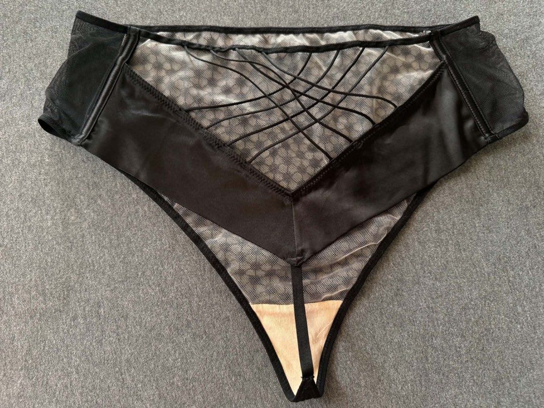 VS hip waist gstring M (Category: Undergarments & Loungewear) located in San Jose. Submitted by 99ners (Listing ID 1460922060, Image 2). Description: .
