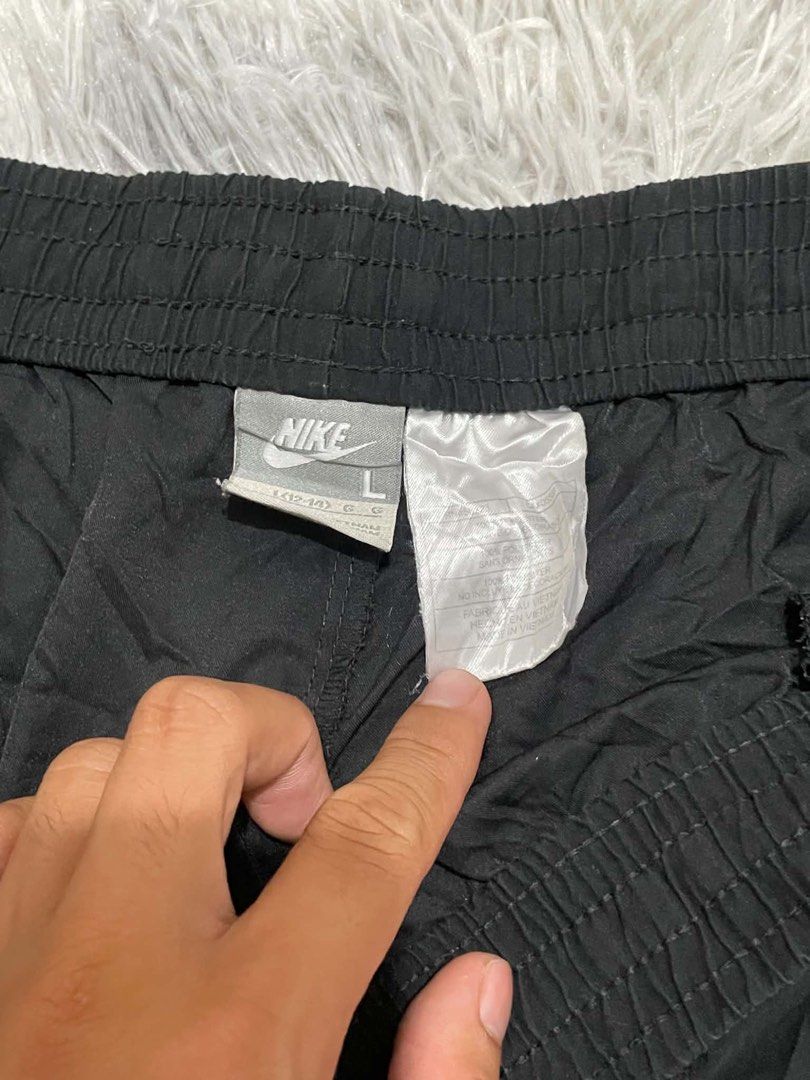 Vtg nike trackpants (Category: Jeans) located in Roxas City. Submitted by vtg_finds (Listing ID 1461008991, Image 3). Description: Excellent condi Measurements: Waist:32 (stretchable) Length:41 Hem:9.