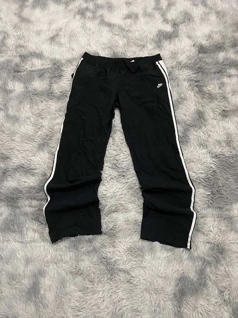 Vtg nike trackpants (Category: Jeans) located in Roxas City. Submitted by vtg_finds (Listing ID 1461008991, Image 1). Description: Excellent condi Measurements: Waist:32 (stretchable) Length:41 Hem:9.