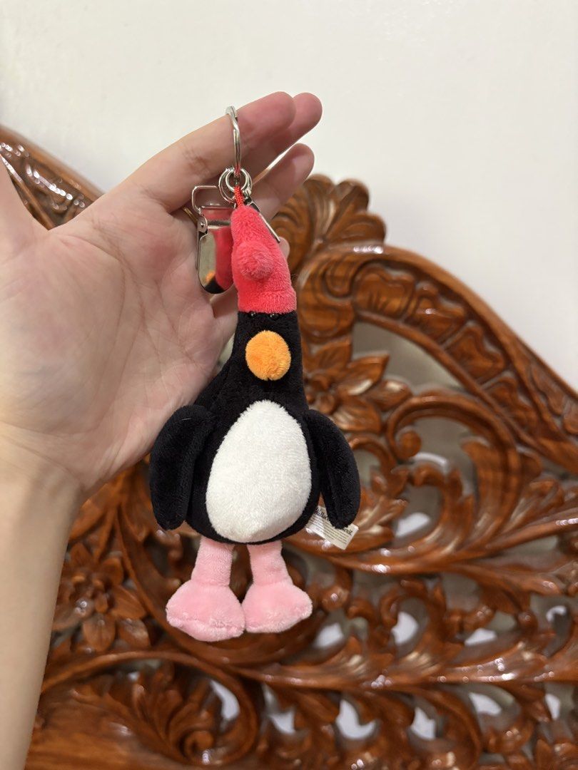 Wallace & Gromit: Gromit and Feathers Charm (Category: Character Goods) located in Quezon City. Submitted by rxyel (Listing ID 1461074504, Image 2). Description: -Feathers - with etiketa .