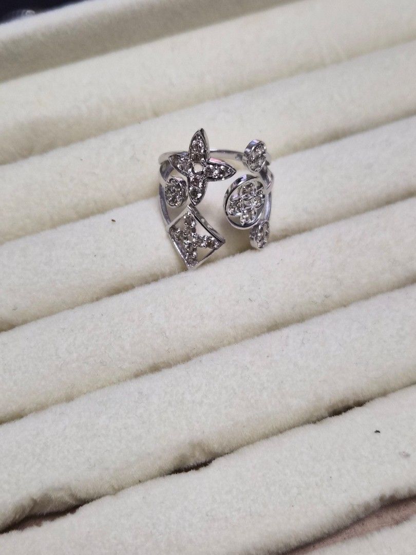 Wg diamond open ring (Category: Rings) located in Marikina City. Submitted by 000christina000 (Listing ID 1460948617, Image 1). Description: 0.80ct natural diamond 18k wg setting Size 7 comes with lab certificate.