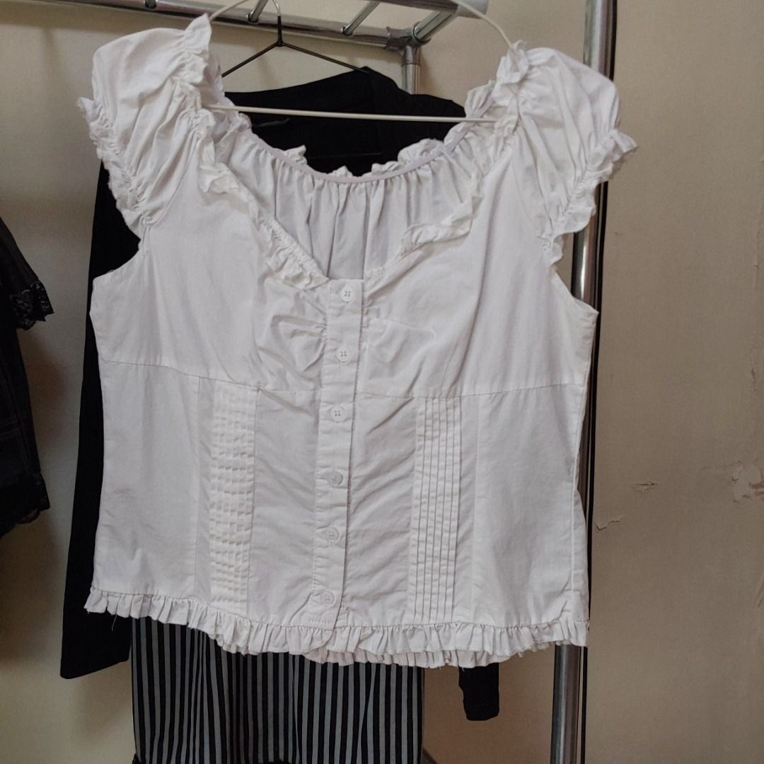 White Baby doll top (Category: Shirts) located in Magarao. Submitted by cinabonthrifts (Listing ID 1460963850, Image 1). Description: Flaw: Undone stitching (?) Very last pic Size: m-semi l MOP:Gcash MOD: Jnt I got this from a tiktok ukay shop ><.