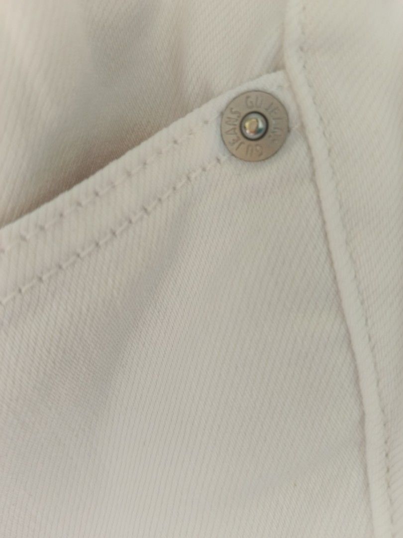 White denim (Category: Jeans) located in Las Pinas. Submitted by erikashoppe (Listing ID 1460968853, Image 3). Description: waist sz 28in length 36in.