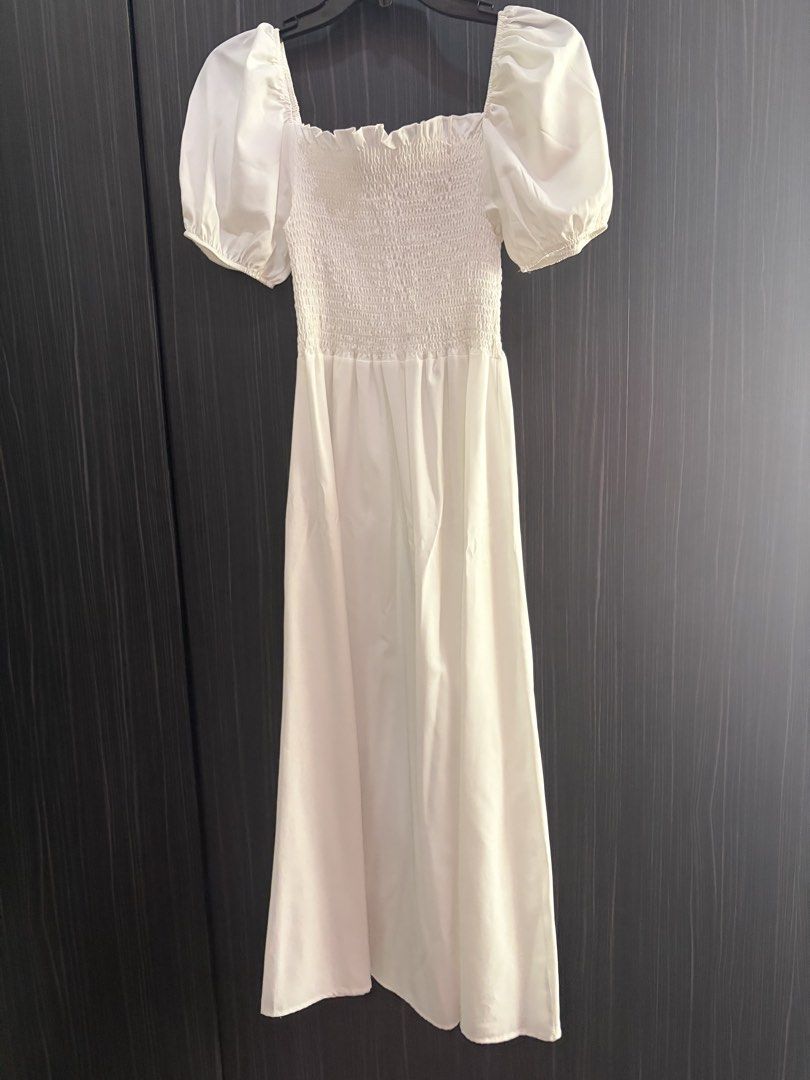 White dress (Category: Dresses) located in Manila. Submitted by thekidshop (Listing ID 1461036134, Image 1). Description: .