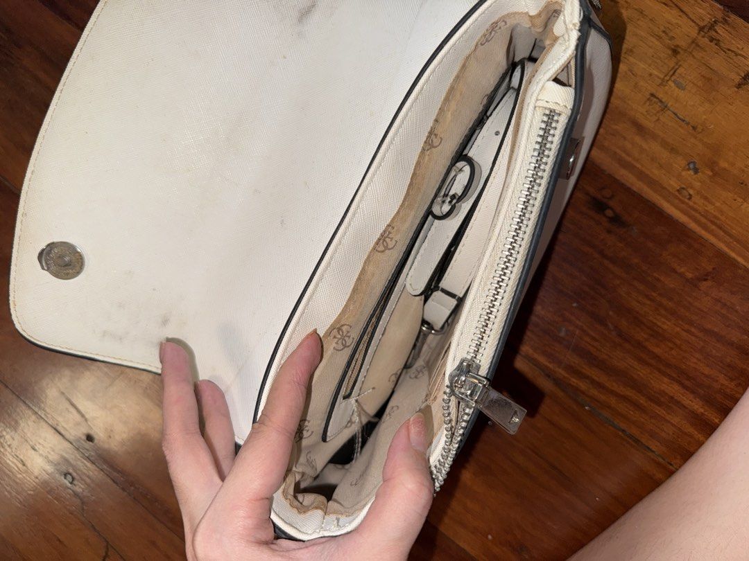 White Guess Shoulder Bag (Category: Shoulder Bags) located in Angeles City. Submitted by inahaldrienne (Listing ID 1460988950, Image 3). Description: - White Guess shoulder bag - Flap closure with magnetic snap - Interior zippered compartment and slip pockets - Minor marks on exterior and interior lining - Adjustable strap - Ideal size for everyday essentials.