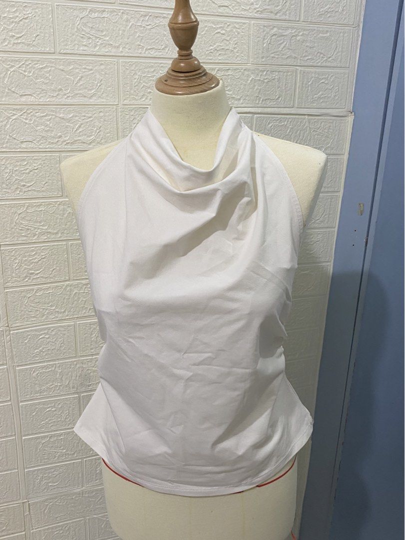 White Halter Top h&m (Category: Sleeveless) located in Manila. Submitted by junsakura (Listing ID 1460958248, Image 1). Description: - M to L size - No issues! Like new :)) - Bought in h&m Japan - fashion student owned 📍Taft Manila, Lasalle.