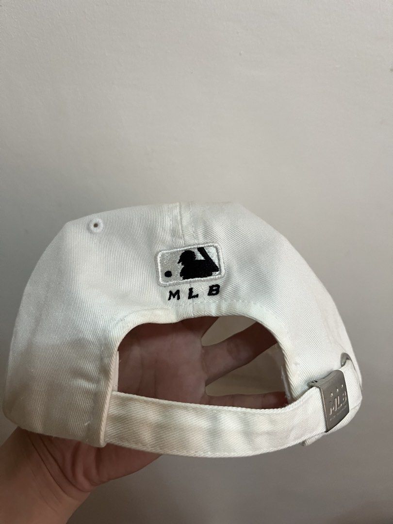 White New York Yankees MLB Baseball Cap (Category: Caps & Hats) located in Manila. Submitted by ertzn (Listing ID 1460941090, Image 2). Description: - Classic white baseball cap - Features iconic black embroidered New York Yankees 'NY' logo on the front - MLB logo embroidered on the back - Adjustable strap for a comfortable, customized fit - Ideal for everyday wear or showcasing your team pride.
