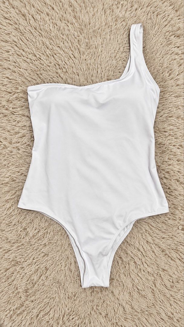 White One-Shoulder Swimsuit (Category: Bikinis & Swimsuits) located in Quezon City. Submitted by dearpretty.ph (Listing ID 1461045999, Image 1). Description: XS-Small size S on tag Camera used: iPhone 15 Pro Max Colors may slightly vary due to lighting.