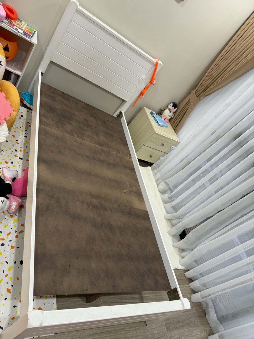 White Single Bed Frame - Good Condition (Category: Bed Frames & Mattresses) located in Calamba. Submitted by nicalison (Listing ID 1460925177, Image 2). Description: -calamba area - Preloved single bed frame - Budget-friendly - Foam mattress not included - Selling due to bed upgrade - Message for more details!.