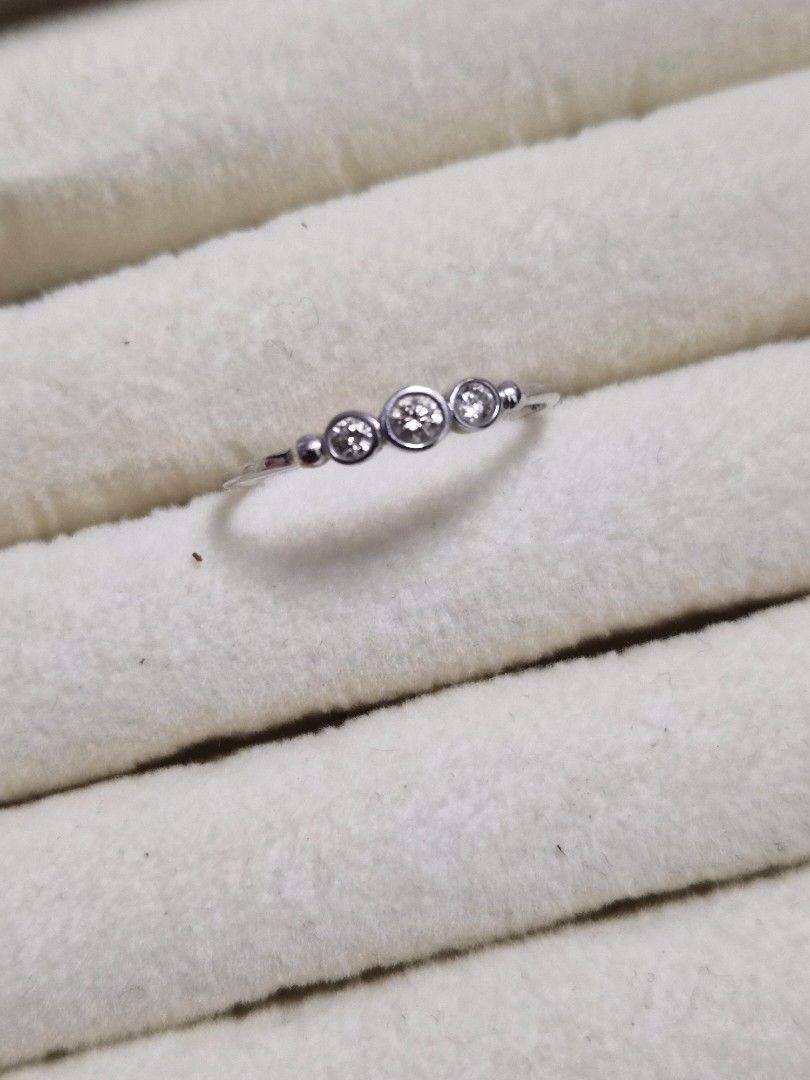 Whitegold diamond ring (Category: Rings) located in Marikina City. Submitted by 000christina000 (Listing ID 1460946681, Image 1). Description: 0.20ct natural diamond Size 8 18k wg setting comes with lab certificate.