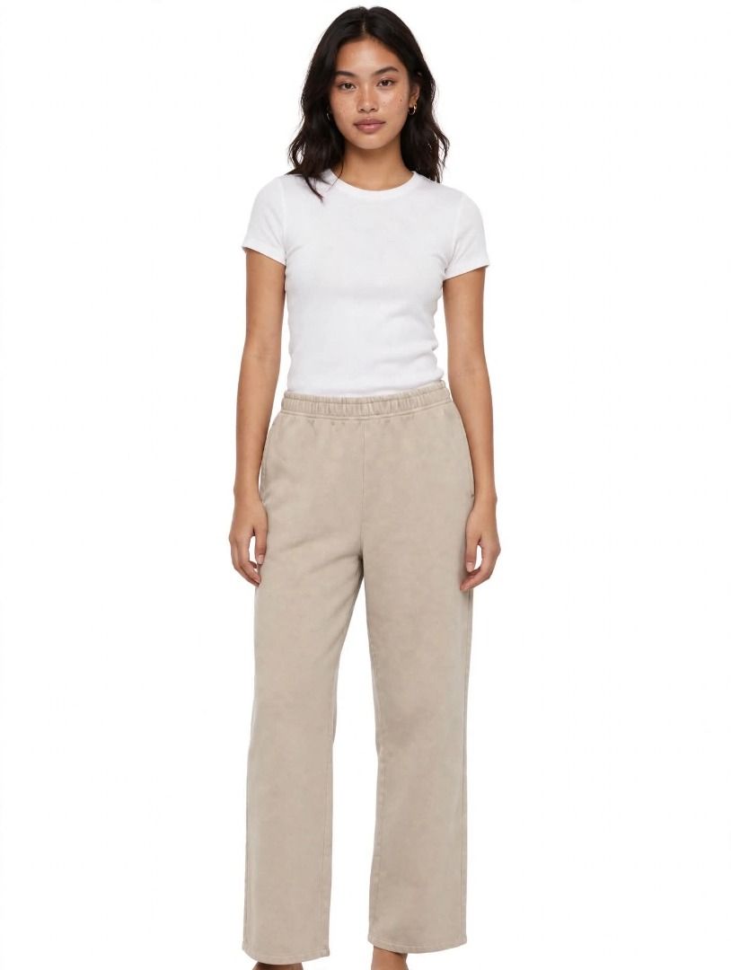 Wide Leg Sweatpants#65 (Category: Other Bottoms) located in Caloocan City. Submitted by outfitloop (Listing ID 1461113539, Image 1). Description: - Comfortable beige sweatpants - wide-leg fit - Elastic waistband with side pockets - Made with soft fabric IMPORTANT: • 1st photo is an AI styling/model preview for reference on how the item may look when worn. • Please refer to the actual photos for the item’s true appearance and condition. • Color ma
