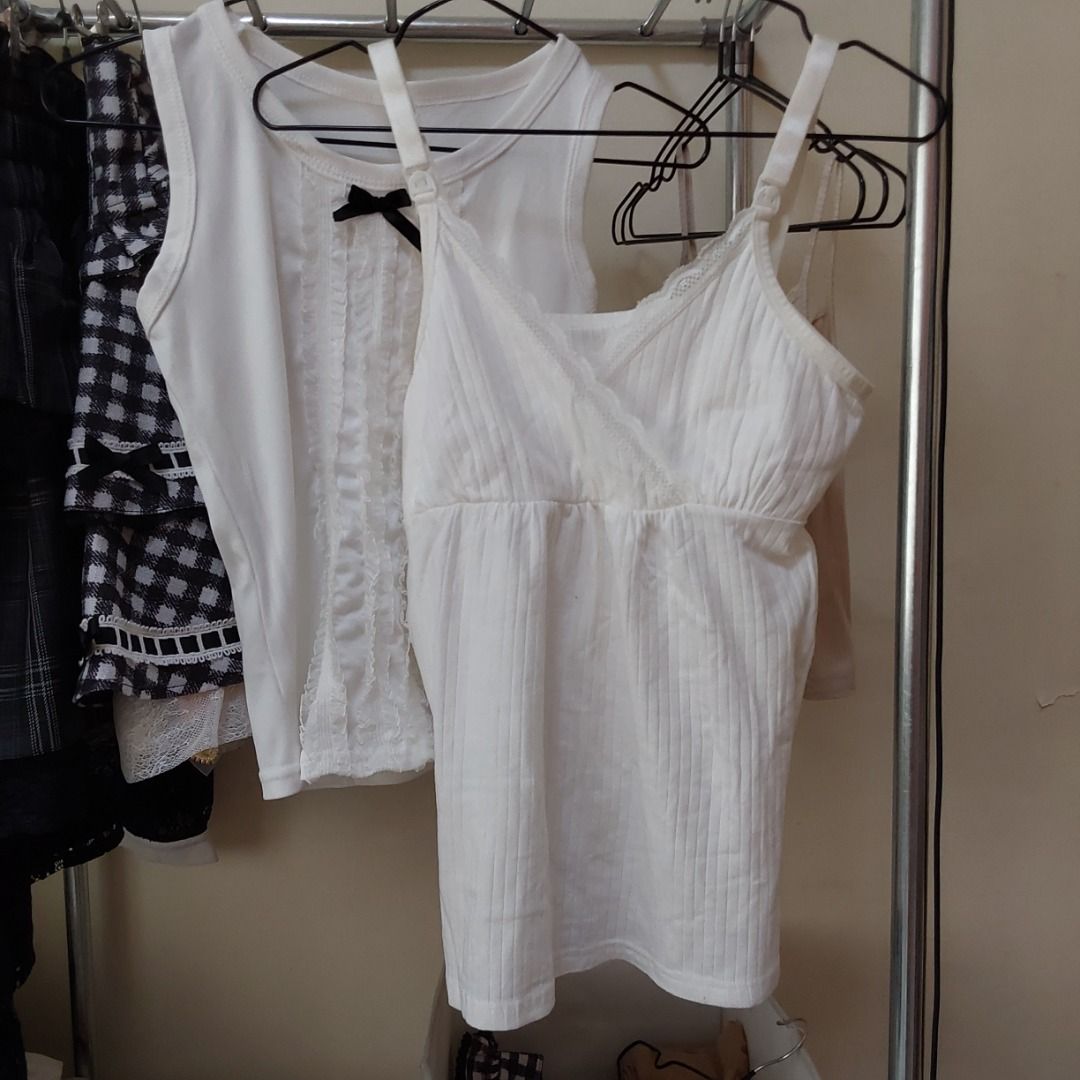 [With freebie] White plain camisole (Category: Sleeveless) located in Magarao. Submitted by cinabonthrifts (Listing ID 1460972700, Image 1). Description: Freebie: Camisole with black bow Size: m-semi l MOP: Gcash MOD: Jnt Got this for 200+ pa from an ig seller ><.