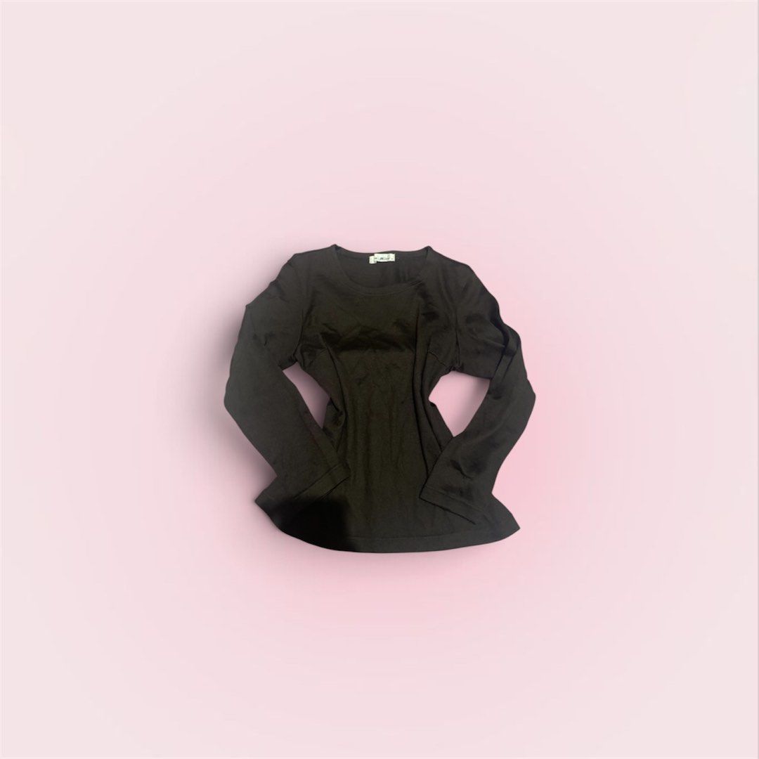 Women’s Brown Sweater (Category: Coats, Jackets and Outerwear) located in Manila. Submitted by mxnlessandra (Listing ID 1461023773, Image 1). Description: 18 (chest width) x 21 (length) x 19 (sleeves) Issue: 3 minor holes (kayo na po magpatahi; send me a PM for photos) — MOP: GCash only — MOD: J&T or Lalamove — DF c/o of buyer — Location: Baguio City .