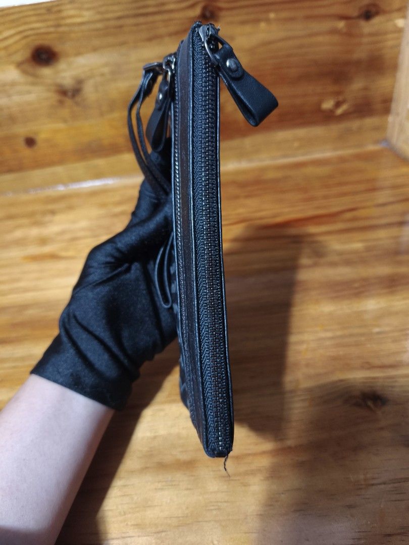 Woven leather wristlet (Category: Clutches) located in Baguio. Submitted by queenlyne_vintage_rare_finds (Listing ID 1461024322, Image 2). Description: .