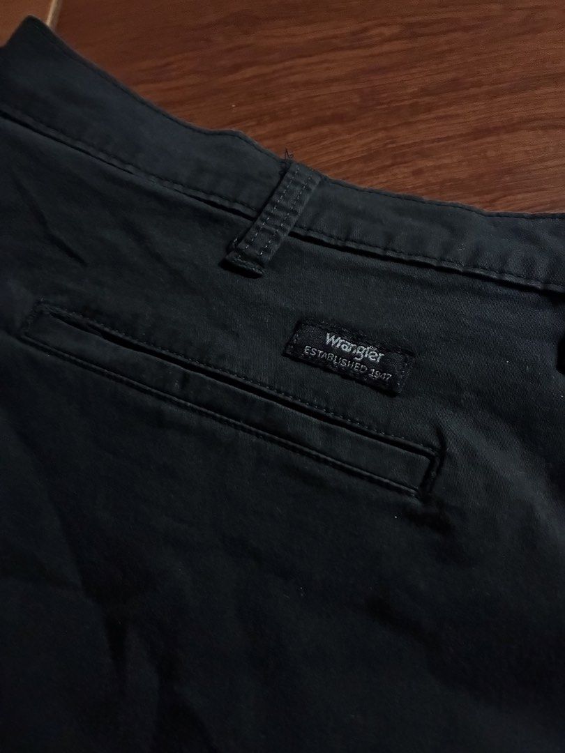 Wrangler Shorts Black (Category: Shorts) located in Taguig. Submitted by deleonhail66338 (Listing ID 1461020792, Image 3). Description: DIMES‼️ size 40 lenght 23 thigh 15 leghole 13 - Brand: Wrangler - Color: Navy Blue - Style: Classic - Features: Pockets - Fit: Comfortable - Occasion: Casual wear - Condition: Please check photos for details.