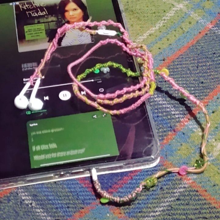Wrapped earphones (Category: Earphones) located in Caloocan City. Submitted by lovemarii (Listing ID 1461000662, Image 1). Description: .