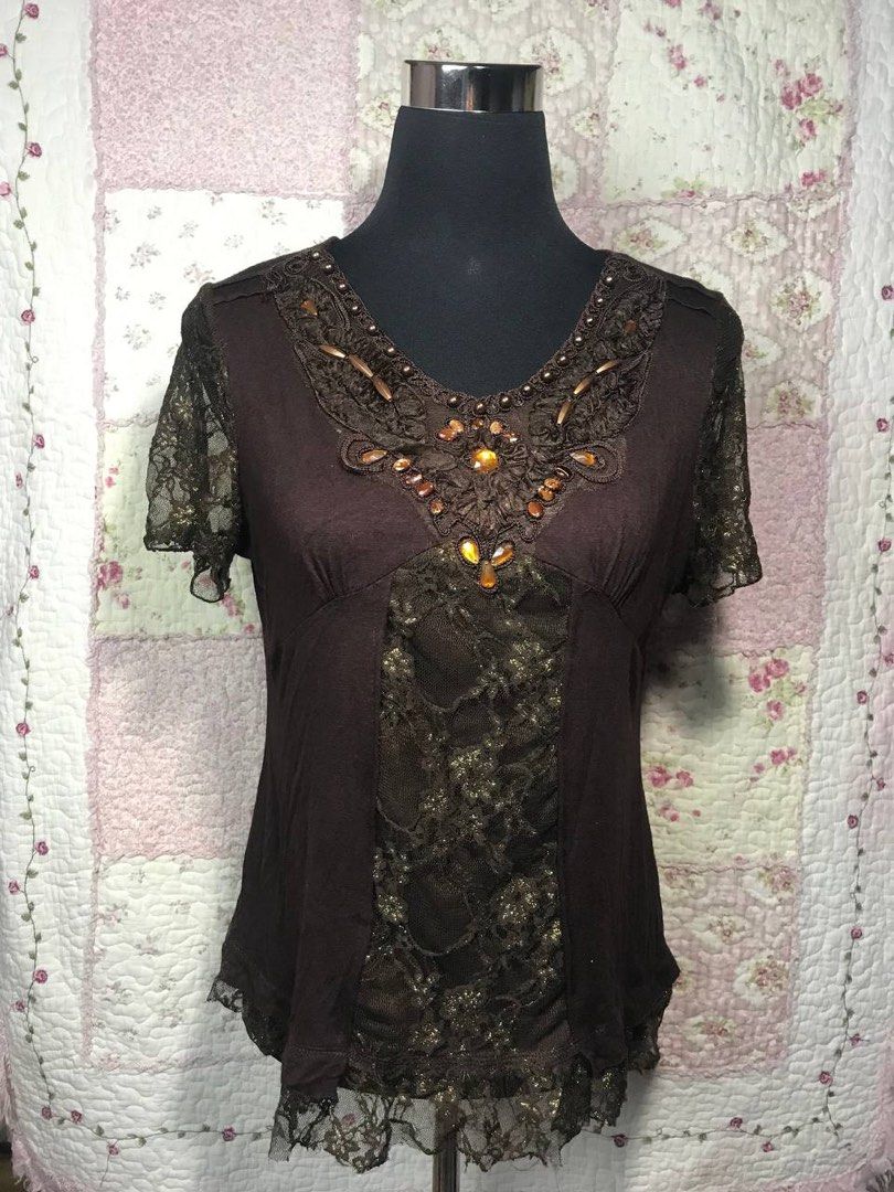 Y2K brown beaded shirt (Category: Shirts) located in Davao. Submitted by franz2004 (Listing ID 1461048571, Image 1). Description: Y2K brown beaded shirt Size - Small Width - 18 Length - 22 Issues - None Color rate - 9.5/10 Condition - Very good .