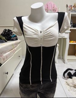 (Category: ) located in . Submitted by helpmeclearclothespls (Listing ID 1460939688, Image 1). Description: .